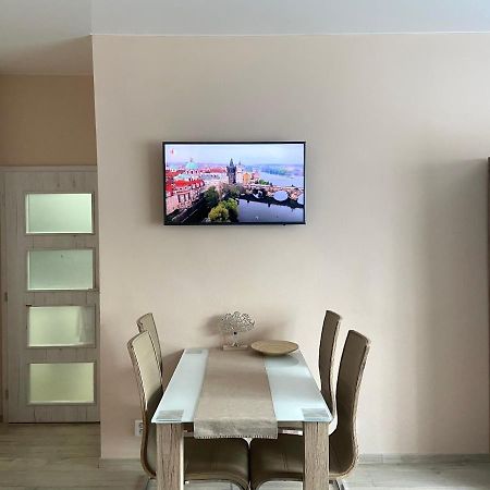 Lokal Apartment Praha Bagian luar foto