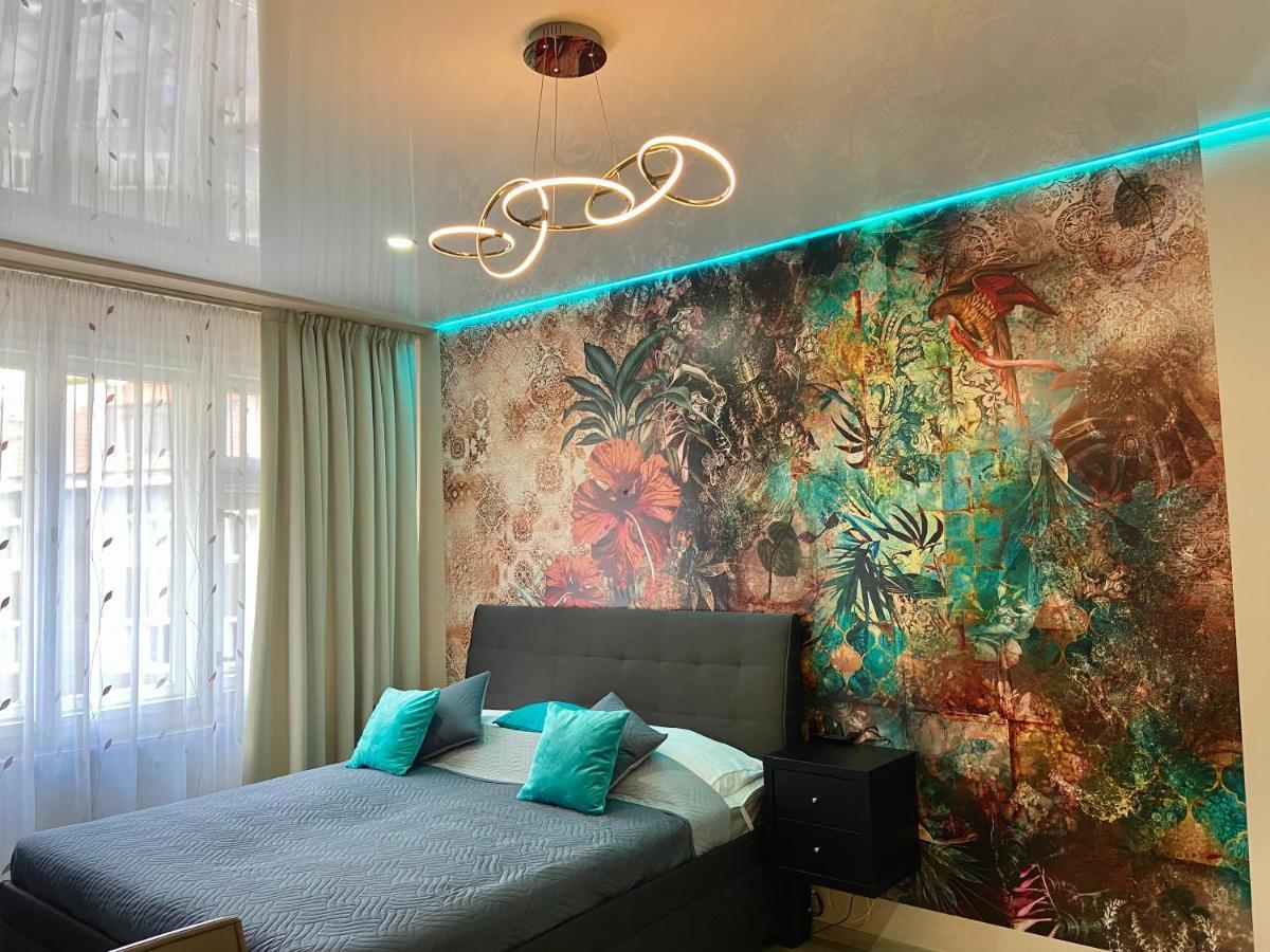 Lokal Apartment Praha Bagian luar foto
