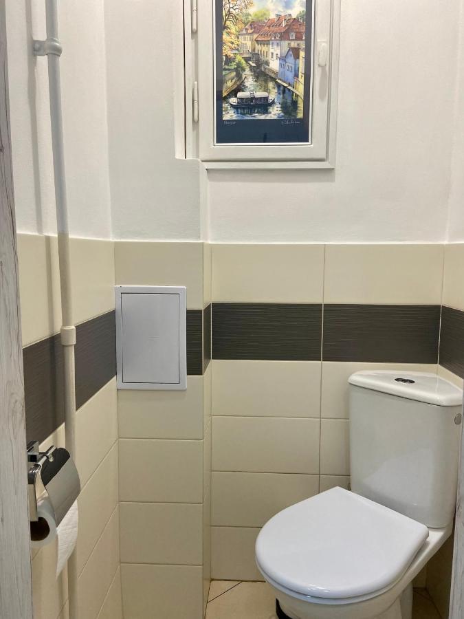 Lokal Apartment Praha Bagian luar foto